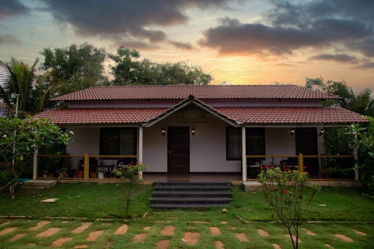 Sterling Banashree Badami Hotel Buitenkant foto