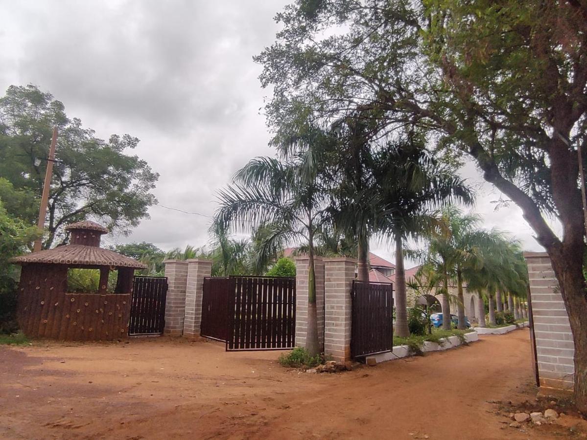 Sterling Banashree Badami Hotel Buitenkant foto
