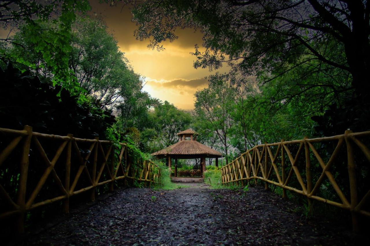 Sterling Banashree Badami Hotel Buitenkant foto