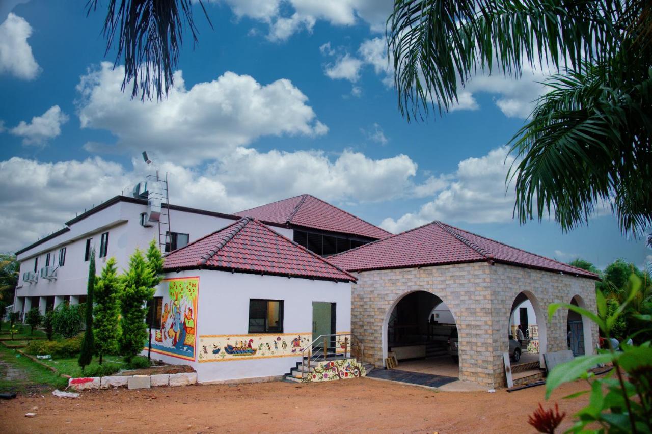 Sterling Banashree Badami Hotel Buitenkant foto