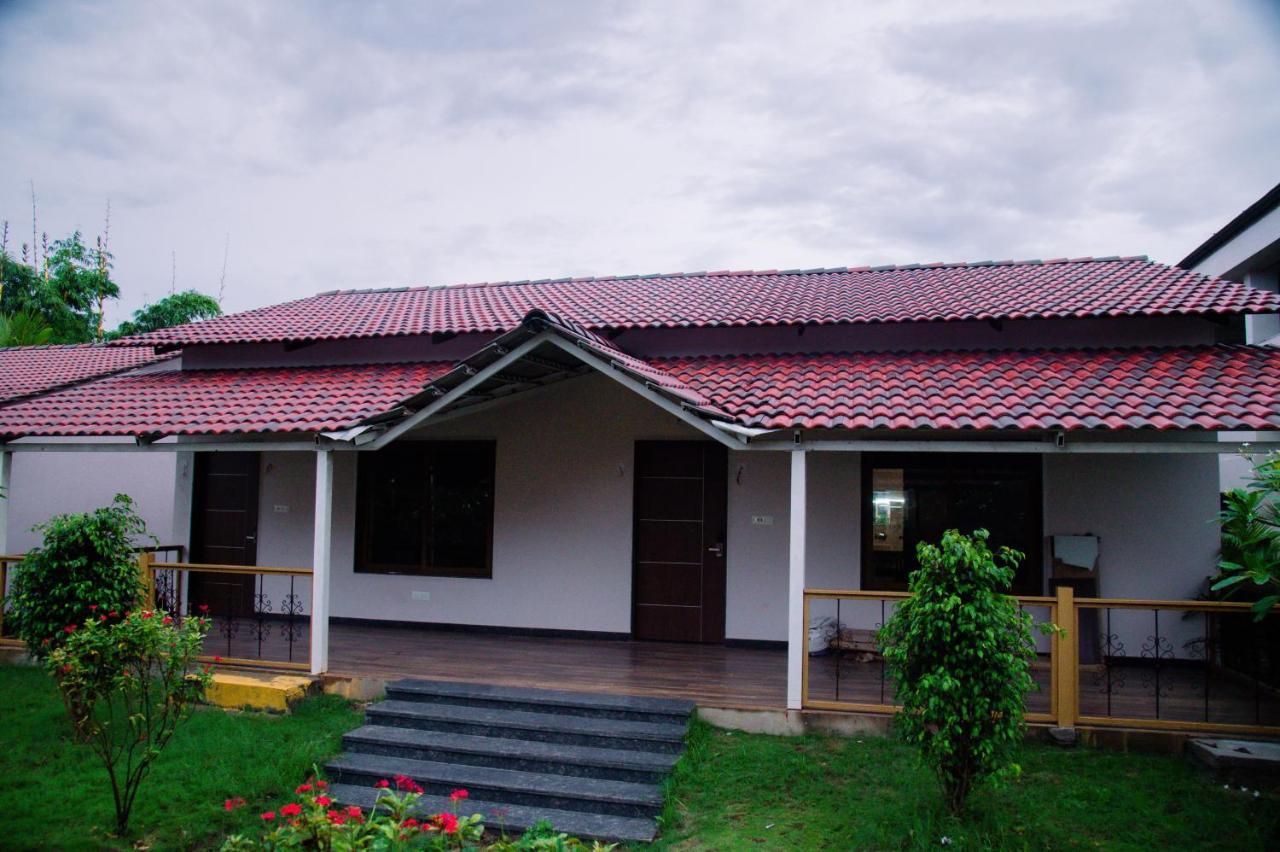 Sterling Banashree Badami Hotel Buitenkant foto