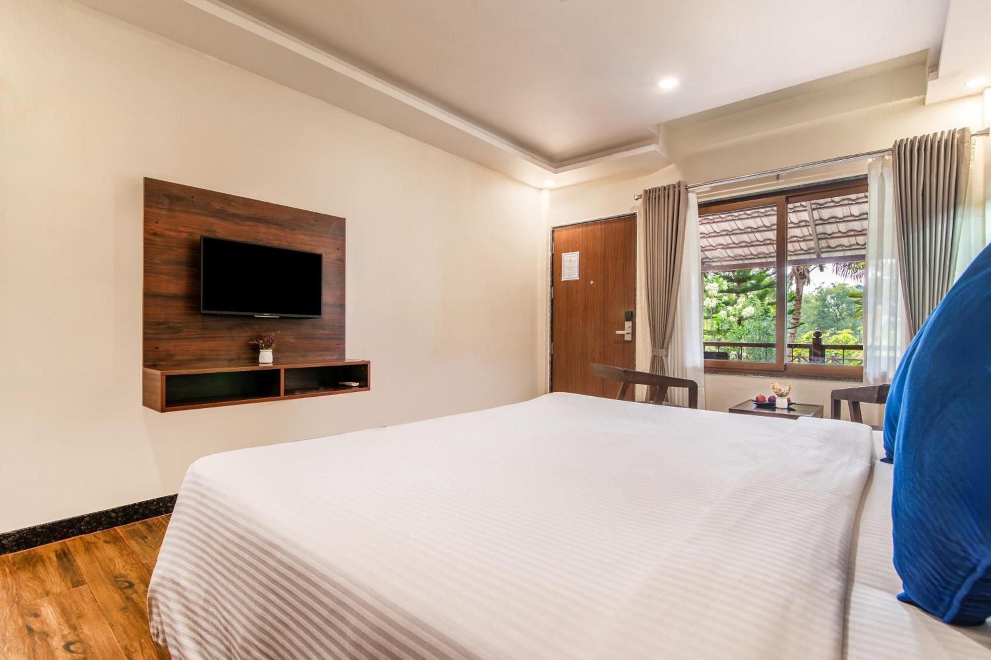 Sterling Banashree Badami Hotel Buitenkant foto