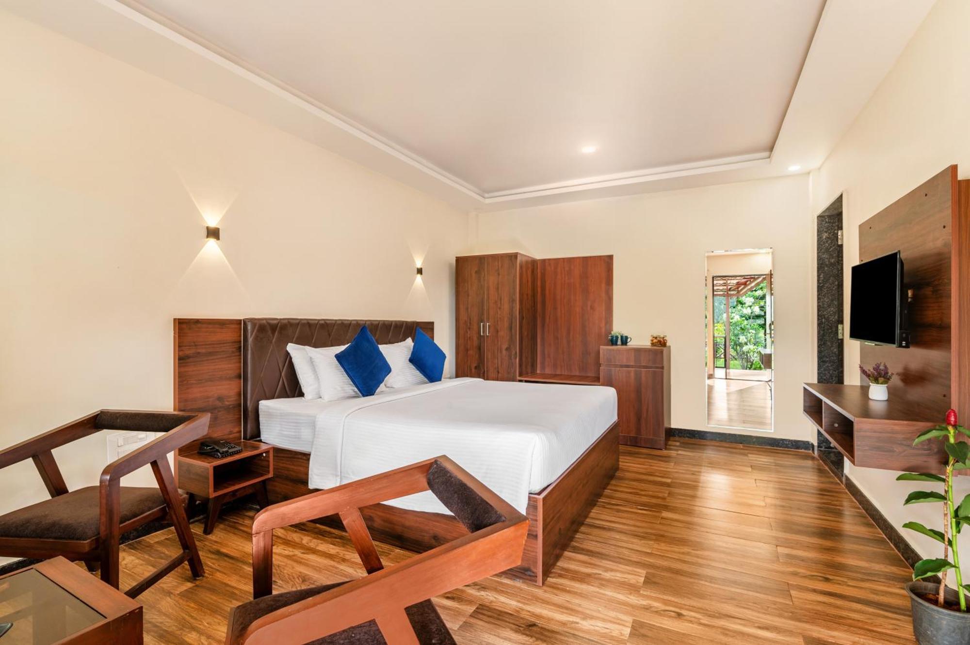 Sterling Banashree Badami Hotel Buitenkant foto