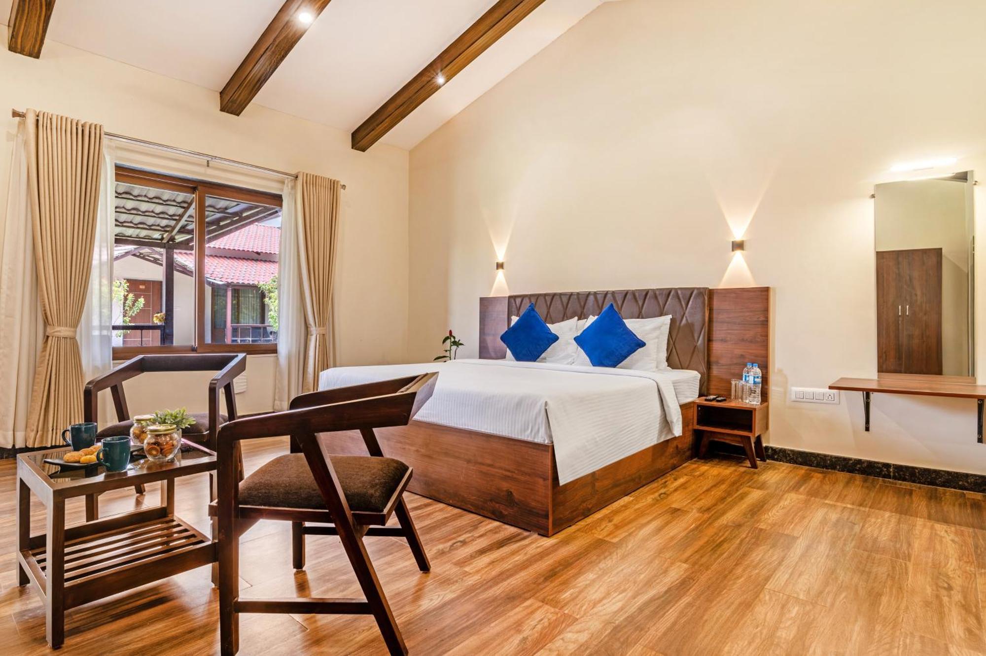 Sterling Banashree Badami Hotel Buitenkant foto