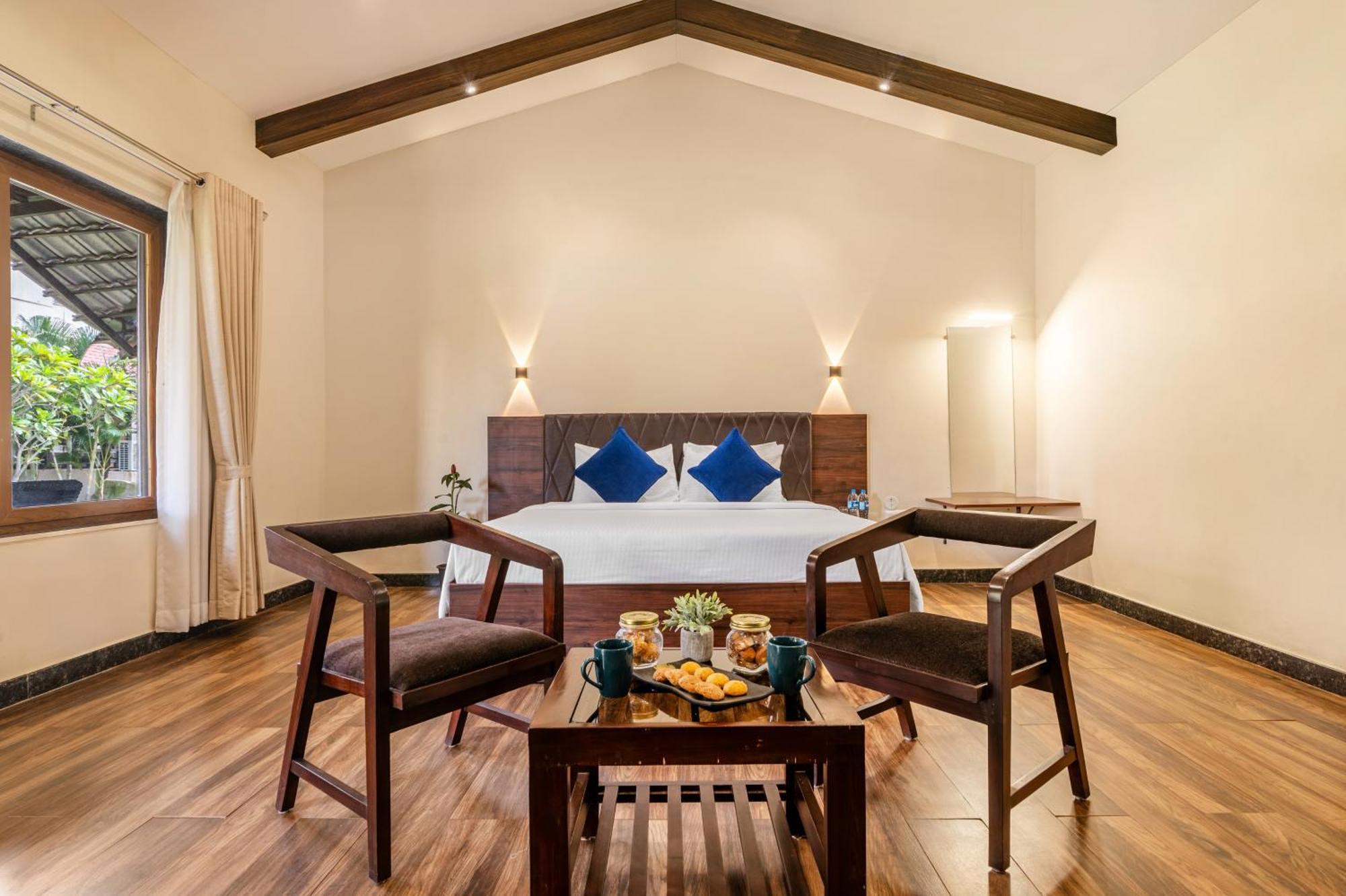 Sterling Banashree Badami Hotel Buitenkant foto