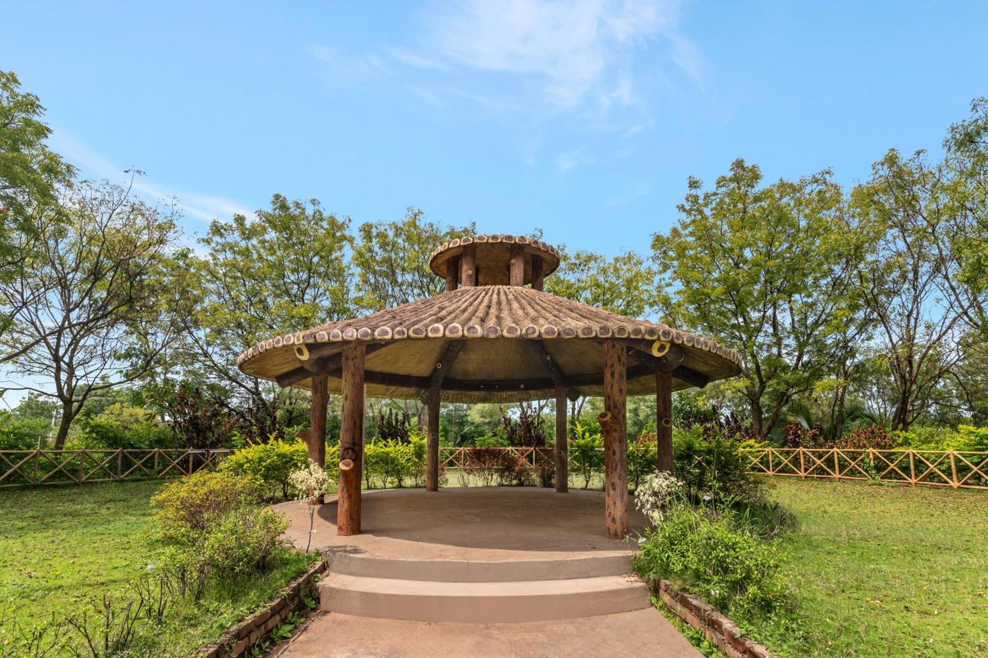 Sterling Banashree Badami Hotel Buitenkant foto