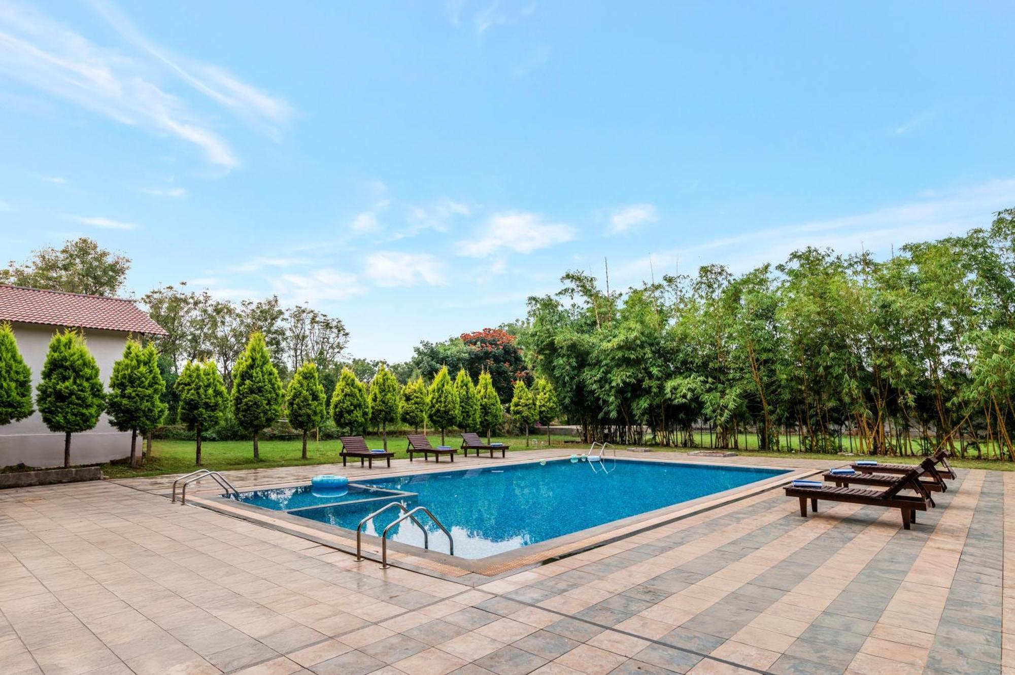 Sterling Banashree Badami Hotel Buitenkant foto